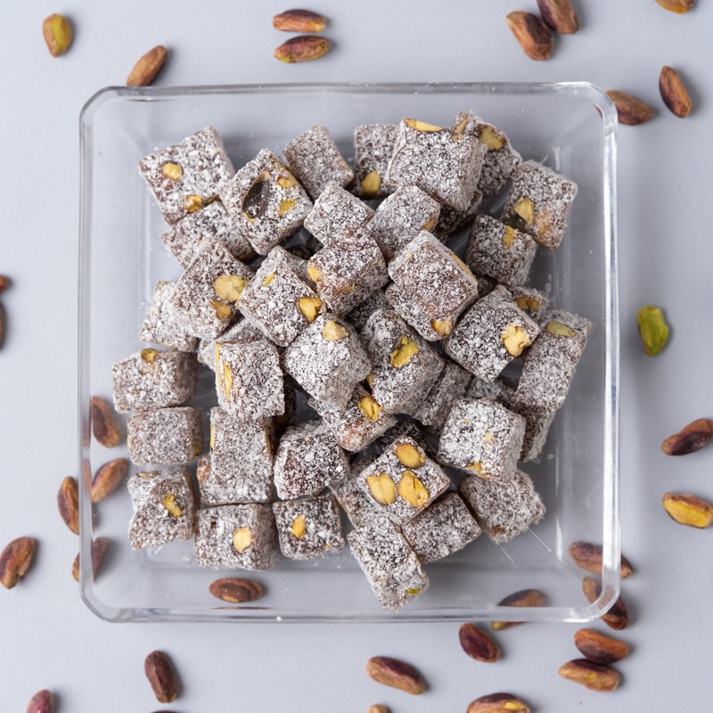 kavrulmuş antep fıstığı ve lokum